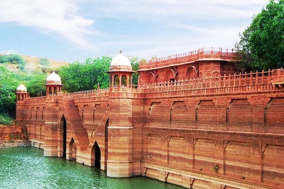 WelcomHeritage Bal Samand Lake Palace 