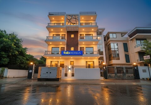 FabHotel Gazelle Studios