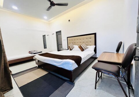 Chandravilla Stay Rooms Restaurant