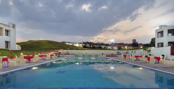 inder-residency-udaipur-pool-dining-area