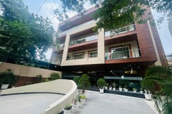 Royal Residence Near 32nd Milestone, Gurgaon Royal Residence Near 32nd Milestone, Gurgaon