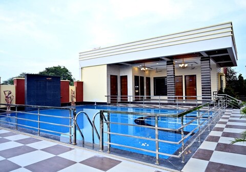 Shreenath Resort