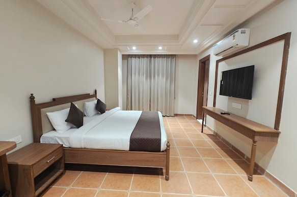 Crestmont Royals, Raja Park, Jaipur