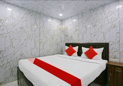 OYO Hotel Royal Palace