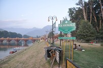 H.B Youngsla Houseboat, Srinagar H.B Youngsla Houseboat, Srinagar