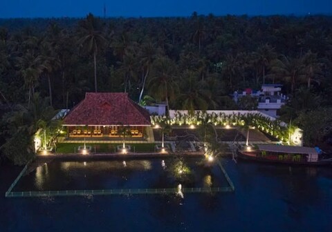 Pullockarans Lake House