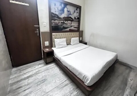 FabHotel Jinesh