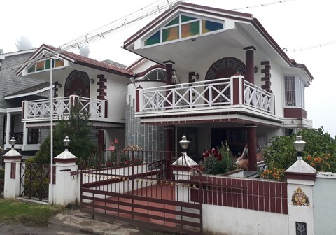 Lakshmi Lands - The Royal Stay