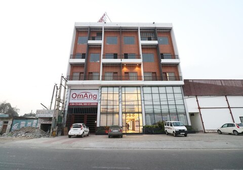 Omang Hotel & Banquets