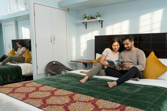 Spacious Private 1BHK near Railway Station, Free Parking