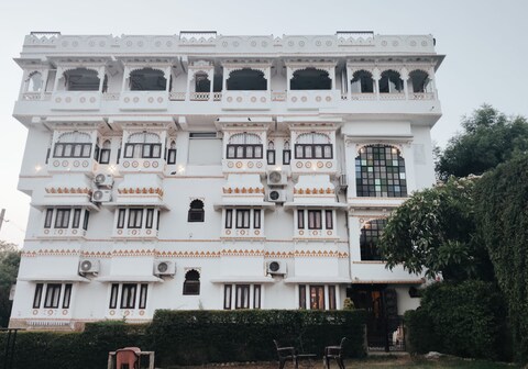 Sargam Sadan A Boutique Lake View Hotel