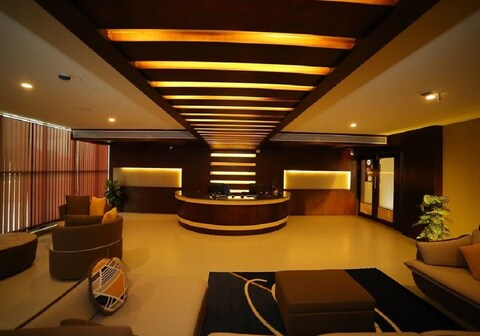 Vavas Inn and Suites