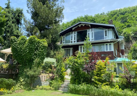 Hotel Metropolis Nearby Dal Lake