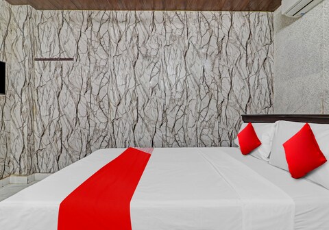 Hotel O Raghavendra Lodge