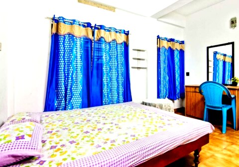 Vj's Tourist Home (Deluxe Room Non AC Room)