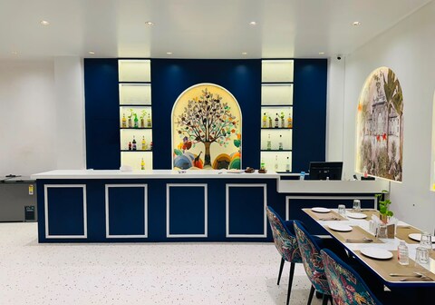 HOTEL AASH