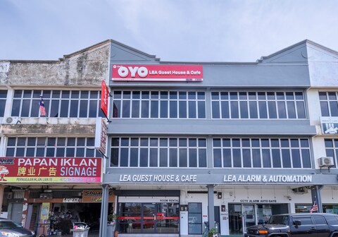 OYO 1145 Lea Guest House & Cafe