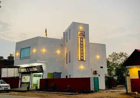 Hotel S. RATTAN