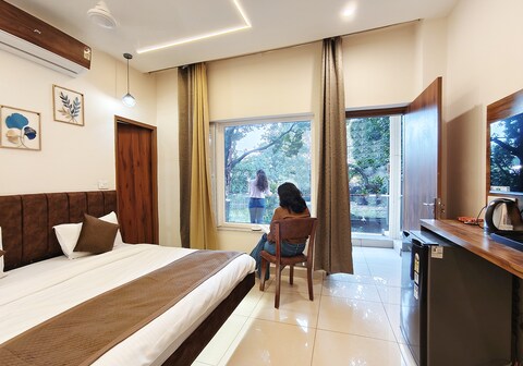 Hotel Ramayan Inn (Behind Pramarth Niketan)