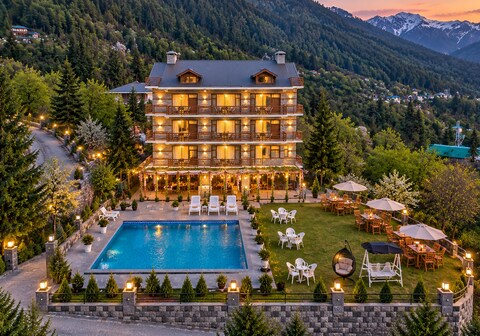 Snow Apple Resort by West Western ( centrally heated and air cooled)