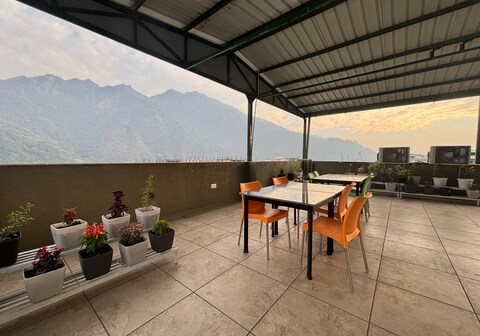 Back Stayz Laxman Jhula