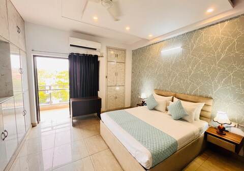 Hotel Comfort Inn Noida near Sector 18