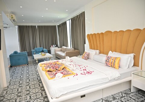 Urvi Banquets & Guest House