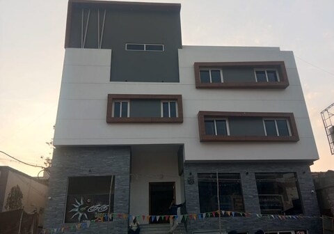 Sri guru hotel