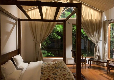 Nigeen Vista Lakeside Chalet