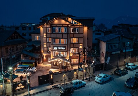 Hotel Lee Heritage (Central Heating & Air Conditioned)