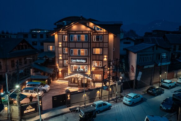 Hotel Lee Heritage (Central Heating & Air Conditioned)