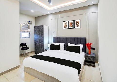 OYO 830390 Hotel SS Royal