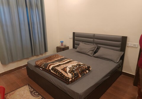 Mandakini Lodge And Restaurant