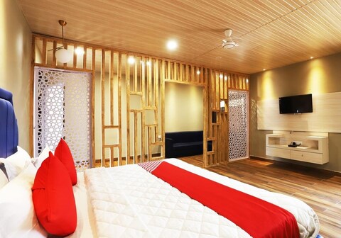 THE CROWN RESORT
