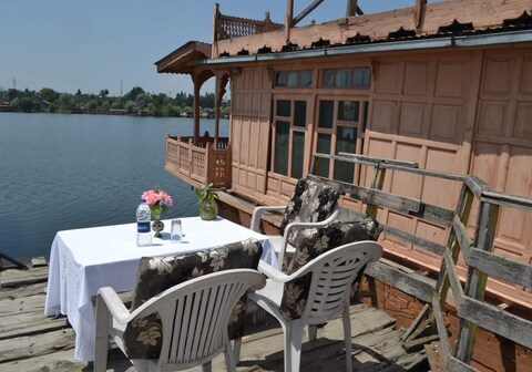 Jackson Heights Houseboats