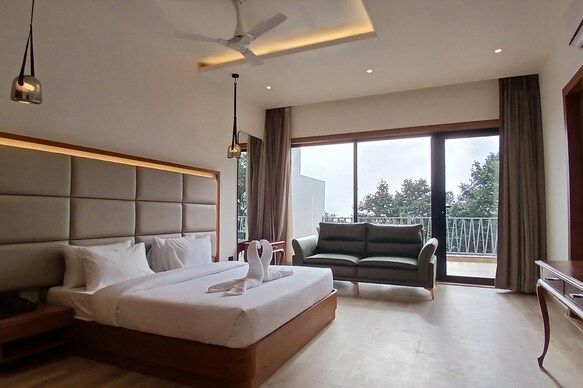 Lawrence Tungsten Resort - A Lake View property
