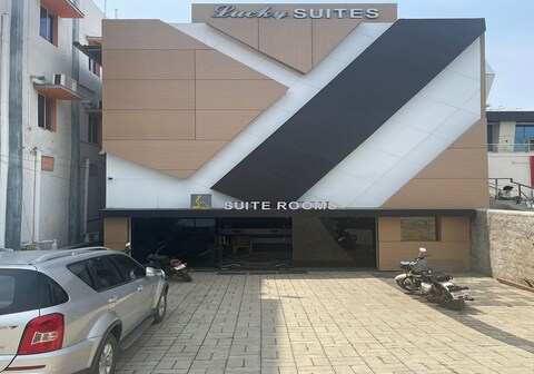 LUCKY SUITES
