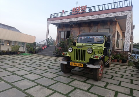 Rishi Cozy Cabin Vagamon