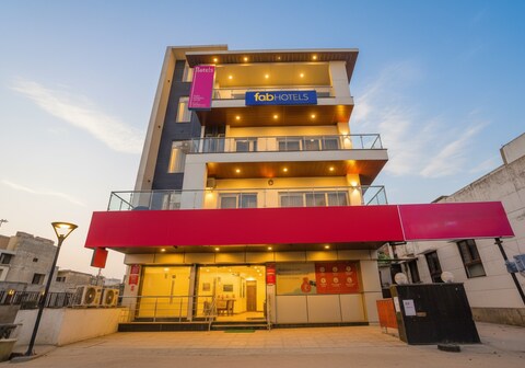 FabHotel F9 Noida Sector 27