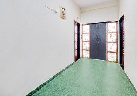 SPOT ON Hotel Satkar Bar and Lodge