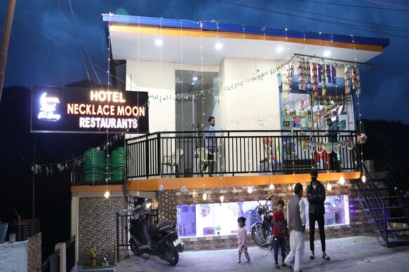 Hotel Necklace Moon