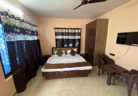 Mount & Lake Resort and Cafe