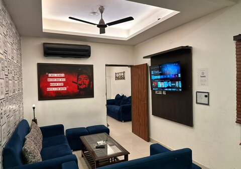 The Social Stay