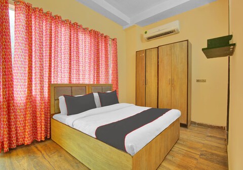 Hotel O The Arrow Infront of Max Hospital