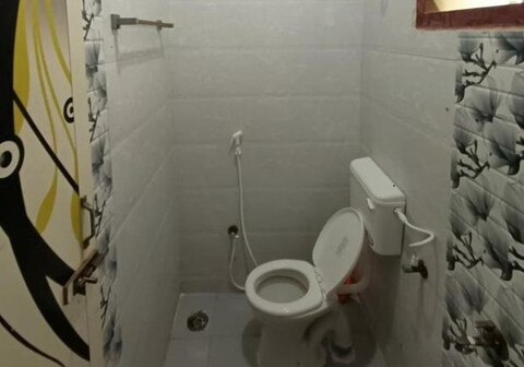 WHITE HOUSE SERVICE APARTMENT