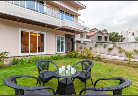 River Martin 4BHk with Pvt Pool