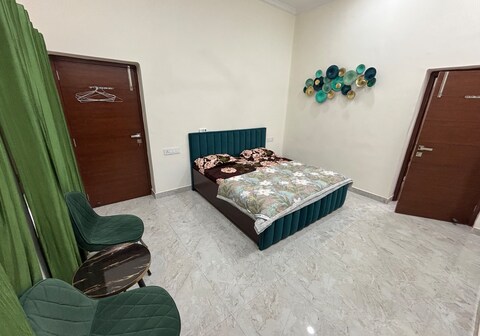 Trahes Home Luxurious Modern 3 BHK Apartment Delhi