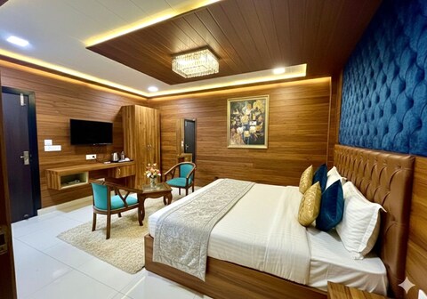 Worldwide Suites Near IGI Airport