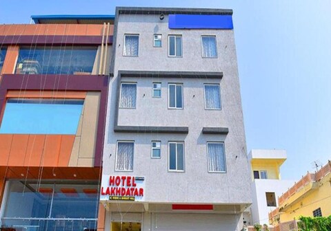 Hotel Lakhdatar