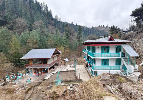 Memooners Riverside Hotel & Cafe